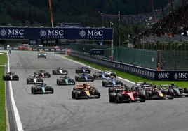 Alonso endereza el rumbo en el show del ingeniero de Verstappen