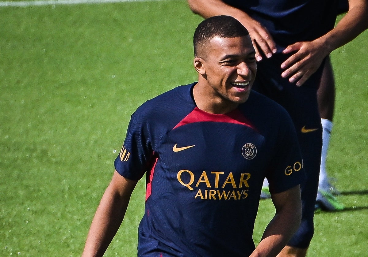 Kylian Mbappé durante un entrenamiento de este verano con el PSG