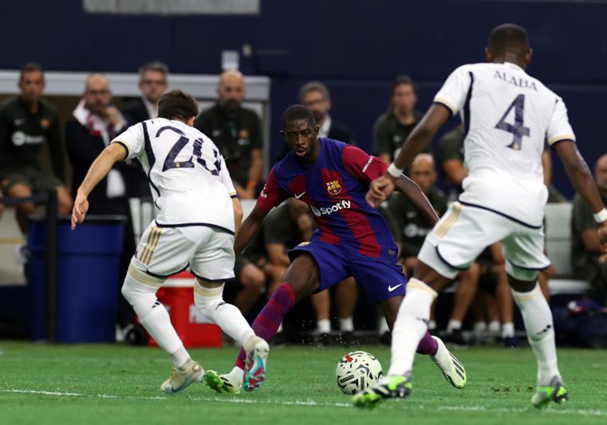 Dembélé encara a Fran García y Alaba en el clásico del pasado sábado