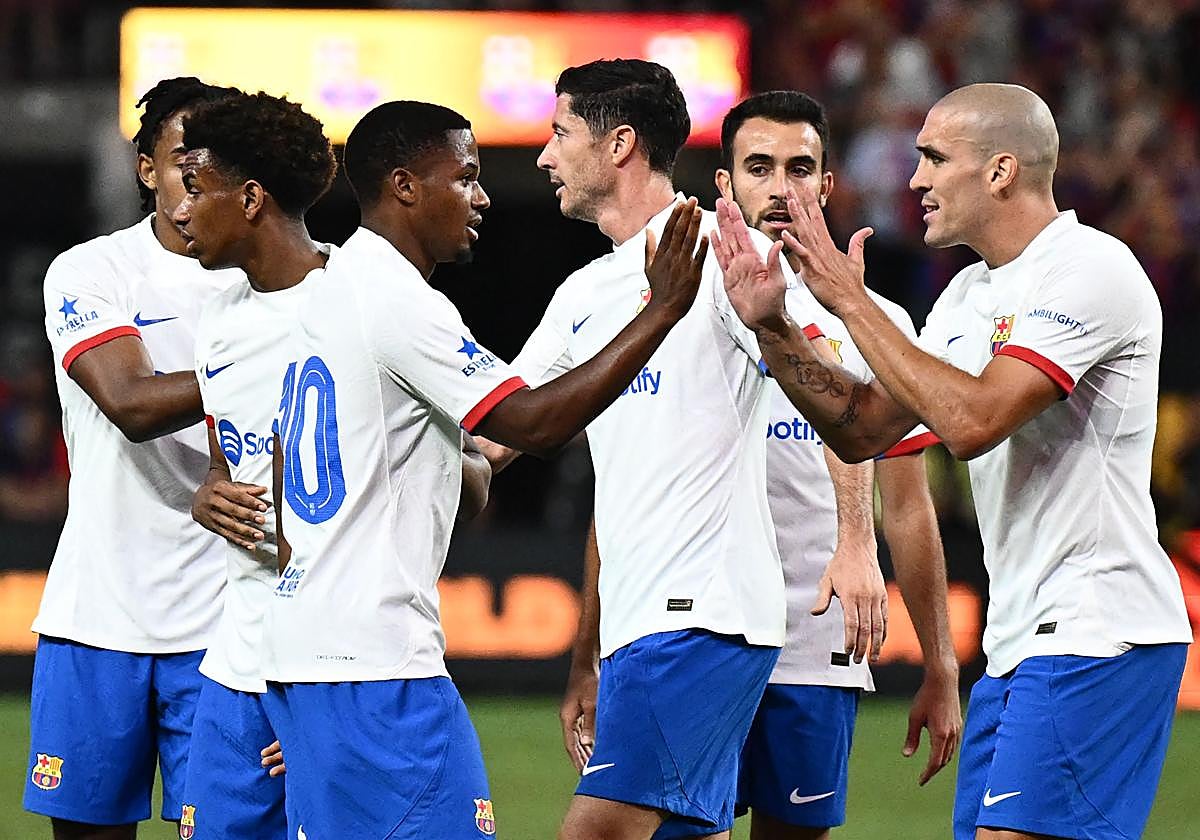 Los jugadores del Barça celebrando el gol anotado por Ansu Fati