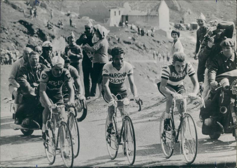 Poulidor, Bahamontes y Anquetil, tres leyendas, ascendiendo el Tourmalet en el Tour de Francia de 1963