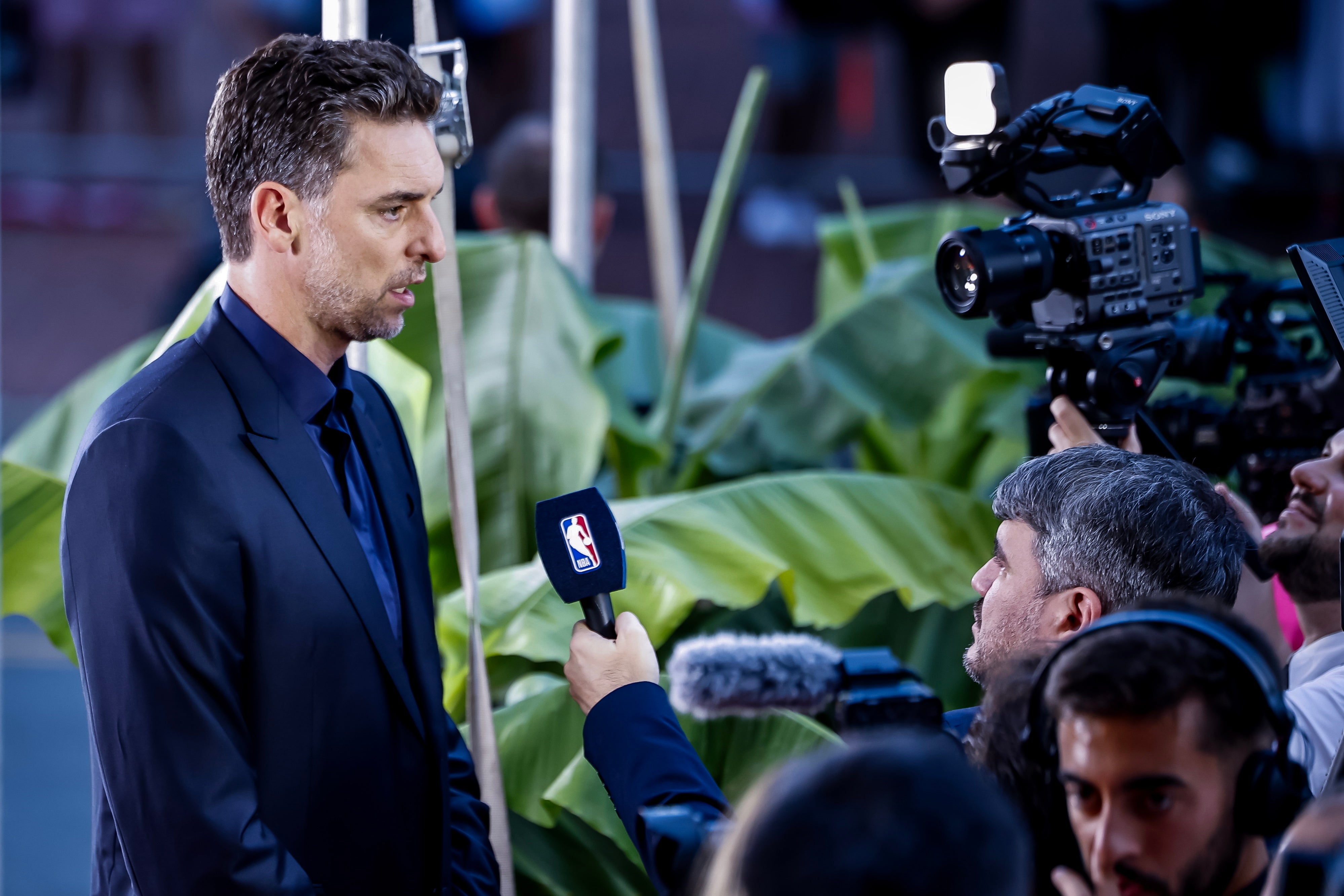 Pau Gasol atiende a los medos de comunicación