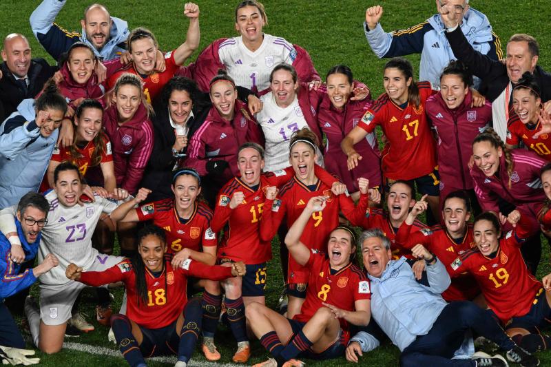 Los integrantes de la selección española posan como finalistas del Mundial de Australia y Nueva Zelanda