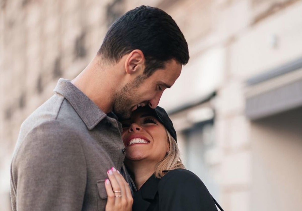 Sergio Rico, junto a su mujer, Alba Silva, en una imagen de archivo