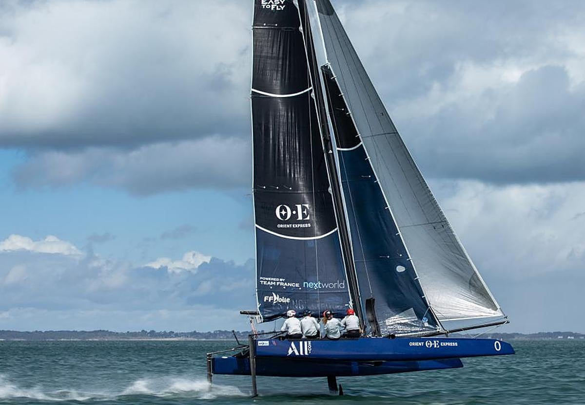 El Orient Express francés ya tiene su AC40 en Barcelona y se entrenará la semana próxima