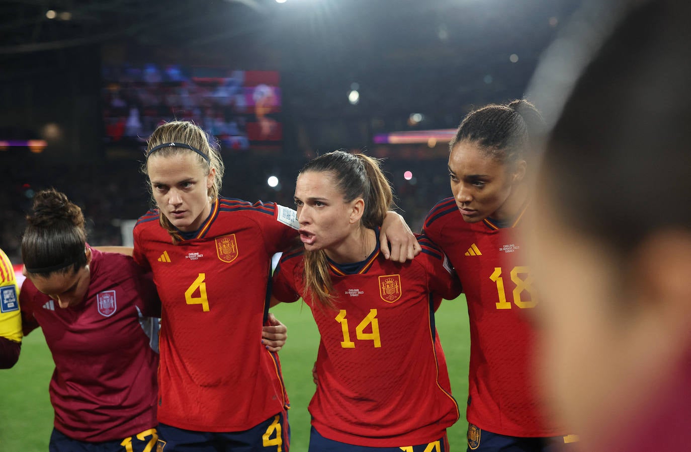 Las españolas Salma Paralluelo, Irene Paredes y Laia Codina antes del partido