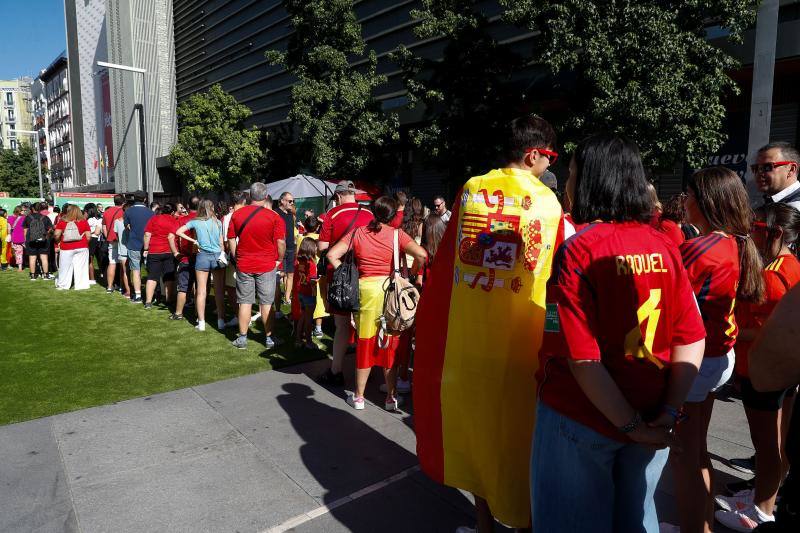 En Madrid se han registrado colas para acceder a la 'fan zone' preparada para seguir el partido