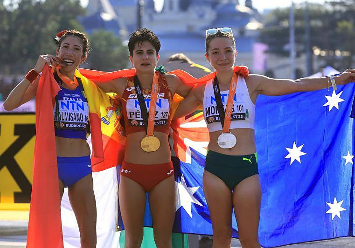 El podio de María Pérez con el oro