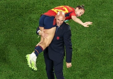 El mundo del fútbol comienza a alzar la voz contra Rubiales