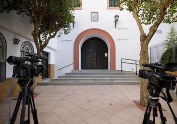 Familiares de Rubiales intentan sin éxito que su madre abandone el encierro en una iglesia de Motril