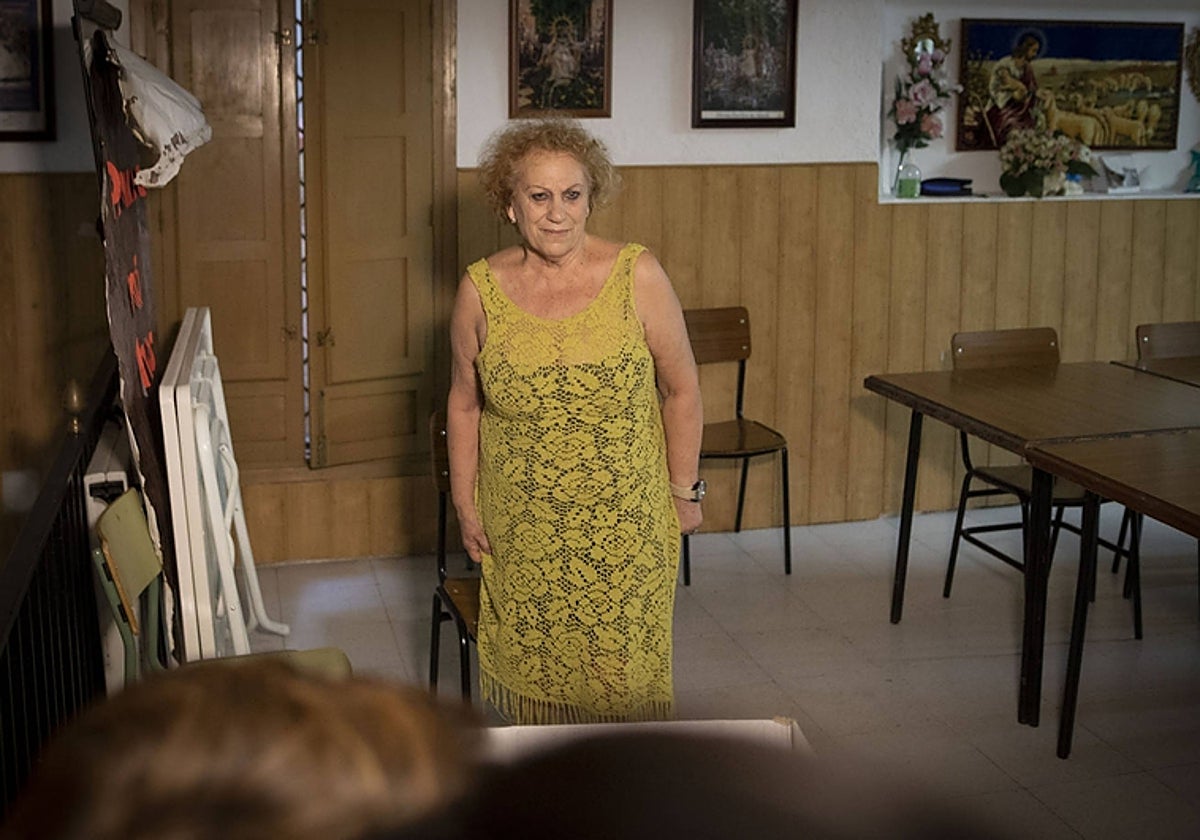 Ángeles Béjar, en la sala de catequesis de la iglesia de la Divina Pastora, en Motril