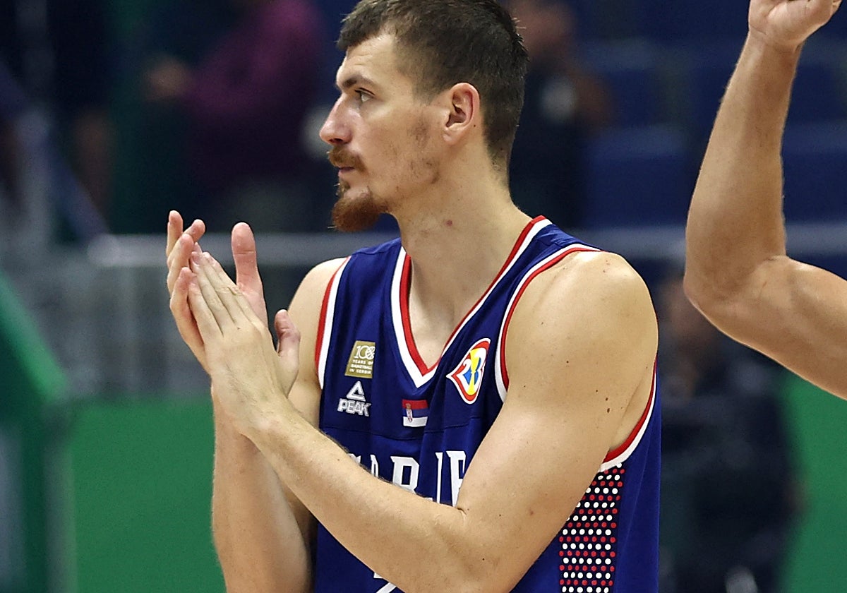 Simanic, en un partido de la selección serbia