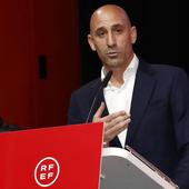 Luis Rubiales dimite: reacciones de Yolanda Díaz, Irene Montero y última hora de la RFEF, en directo