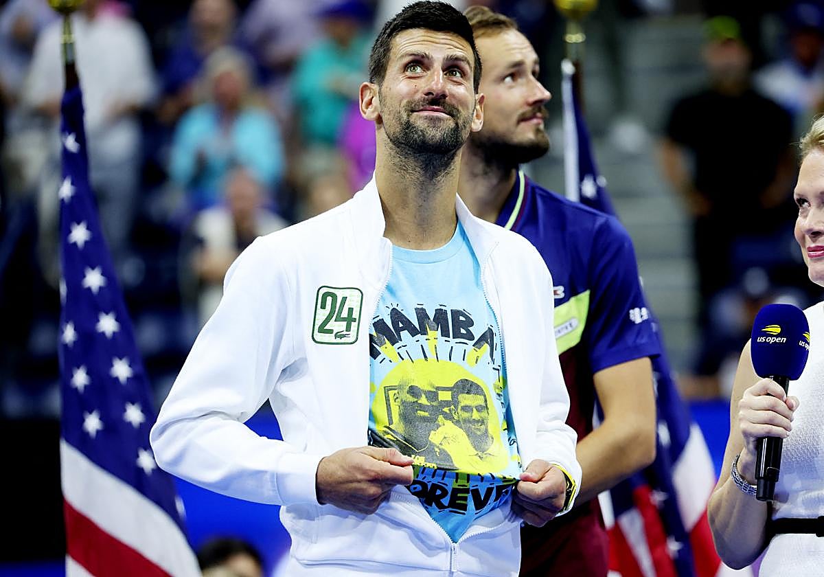 Djokovic con la camiseta con la que ha homenajeado a Kobe Bryant tras ganar el Abierto de EE.UU.