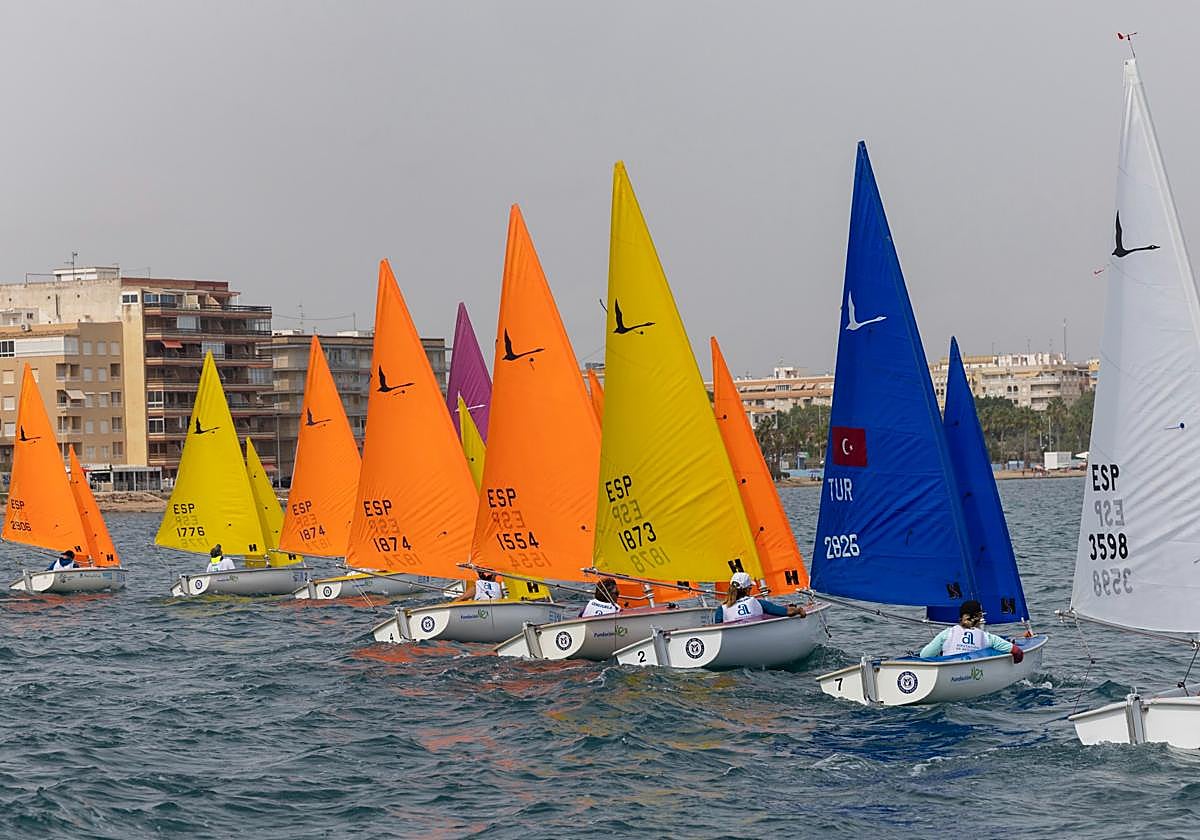Aina Gelpí lidera el I Open Internacional Trofeo Diputación de Alicante Inclusive Sailing