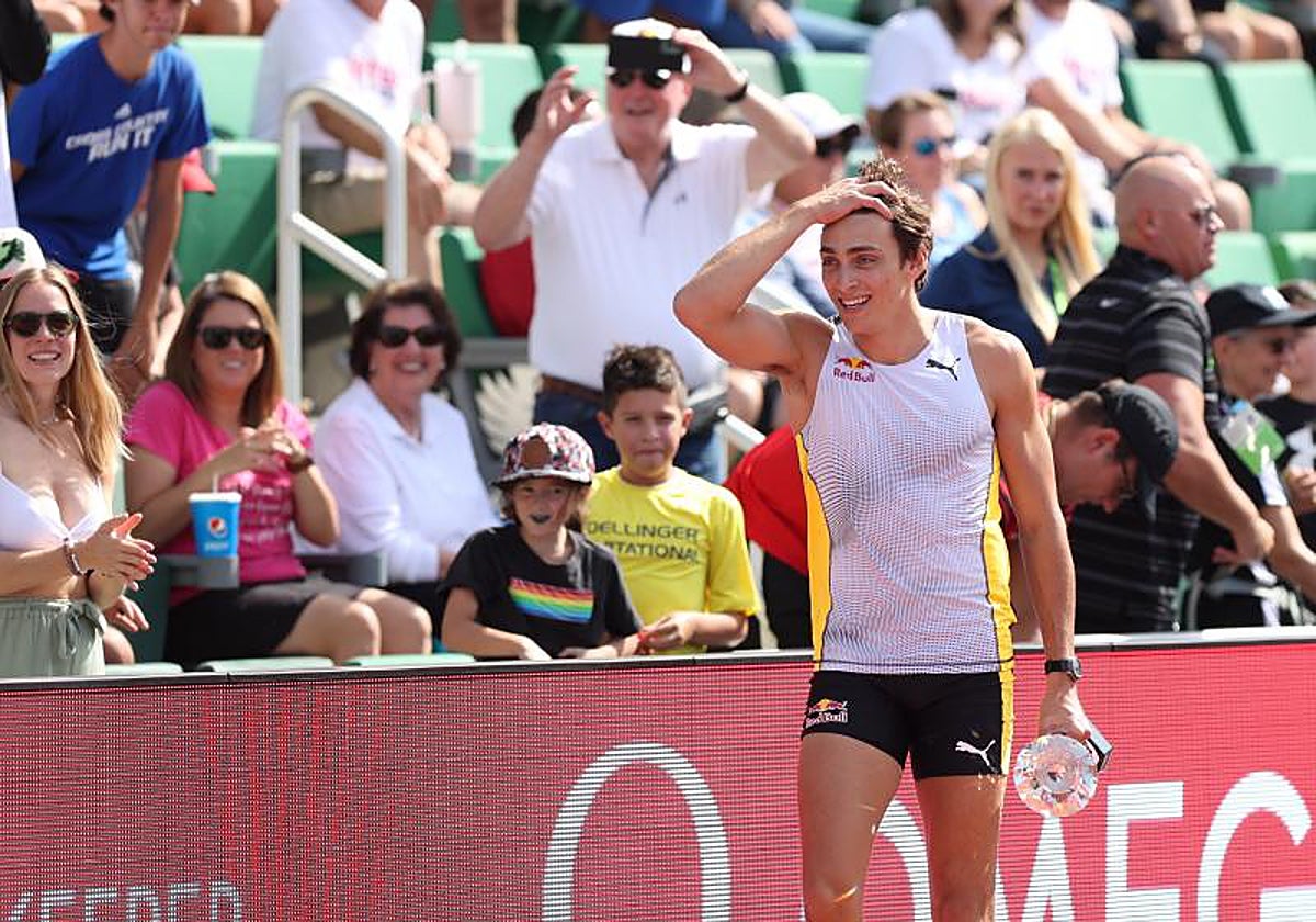 Armand Duplantis tras batir su propia plusmarca mundial