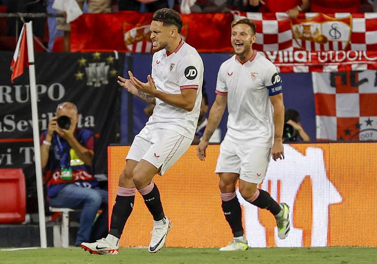 Ocampos celebra el gol con el que abrió el marcador