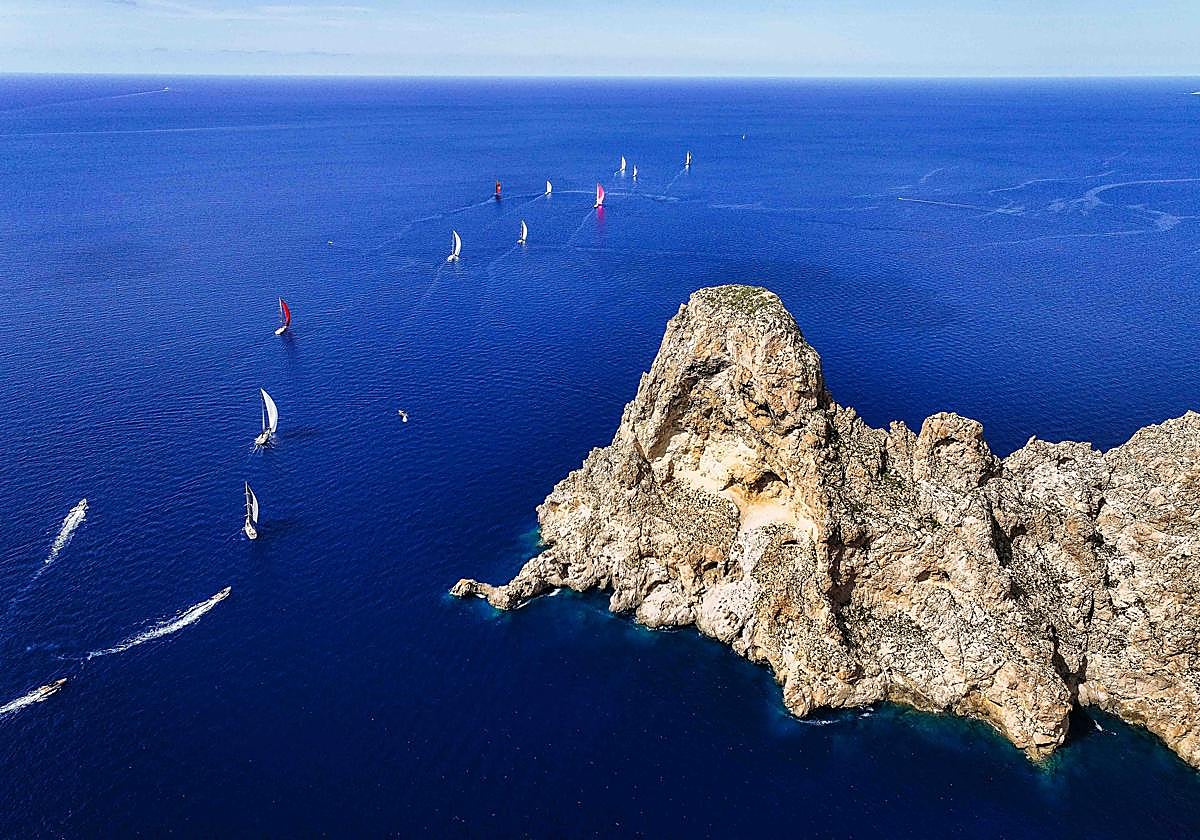 Moat (Performance), Dark Horse (Cruising) y Aurelius (World Cruising) líderes de la Ibiza JoySail