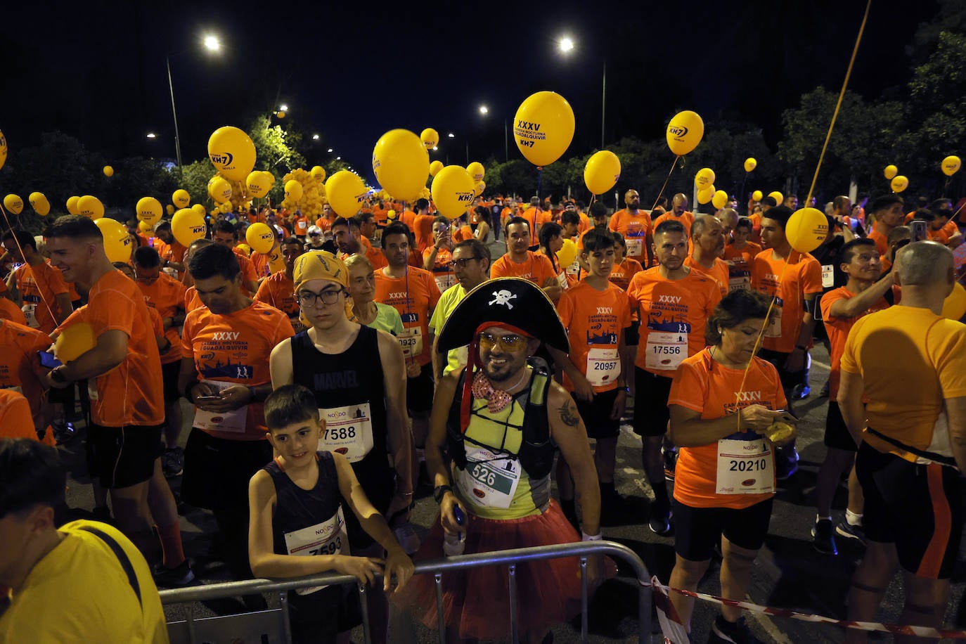 Momentos de la Carrera Nocturna de Sevilla 2023