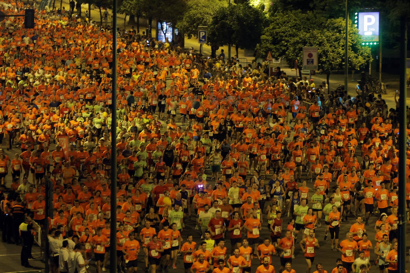 Momentos de la Carrera Nocturna de Sevilla 2023