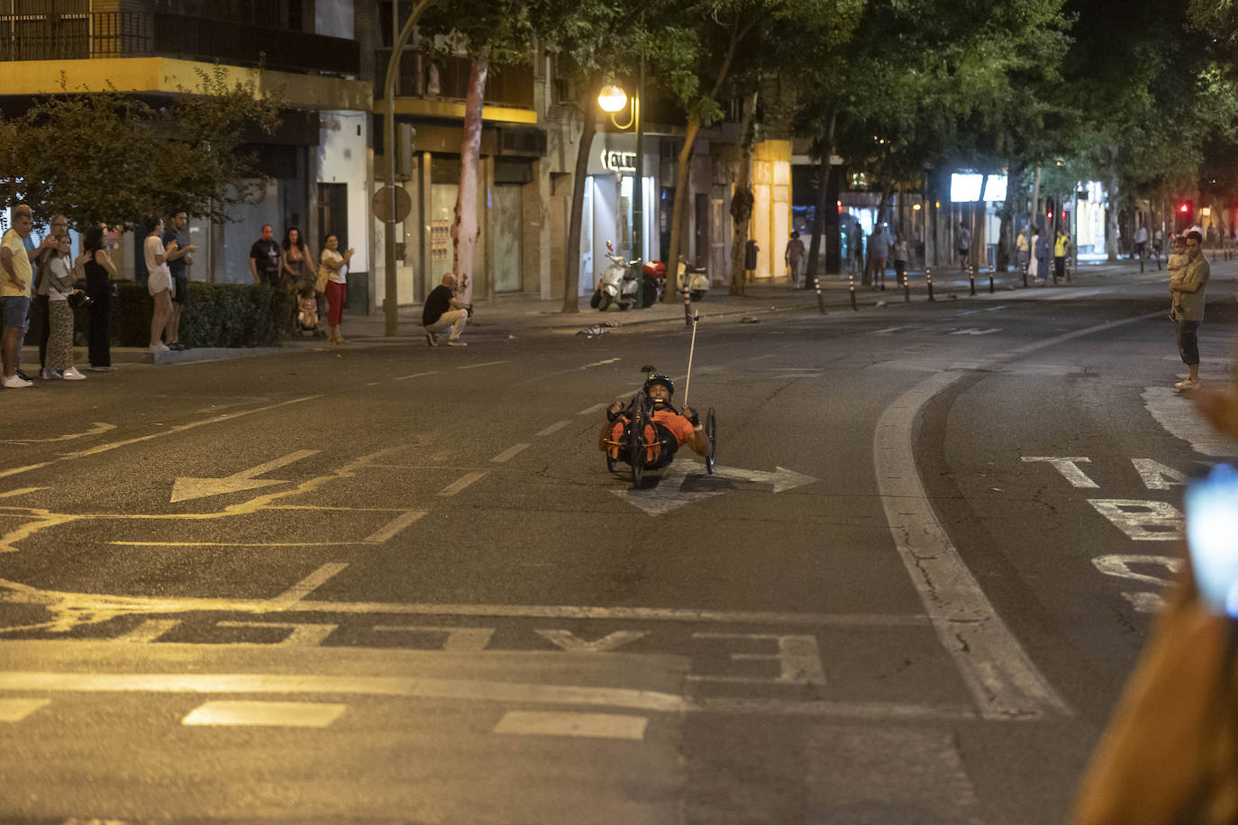 Miles de corredores participan en la Carrera Nocturna de Sevilla 2023