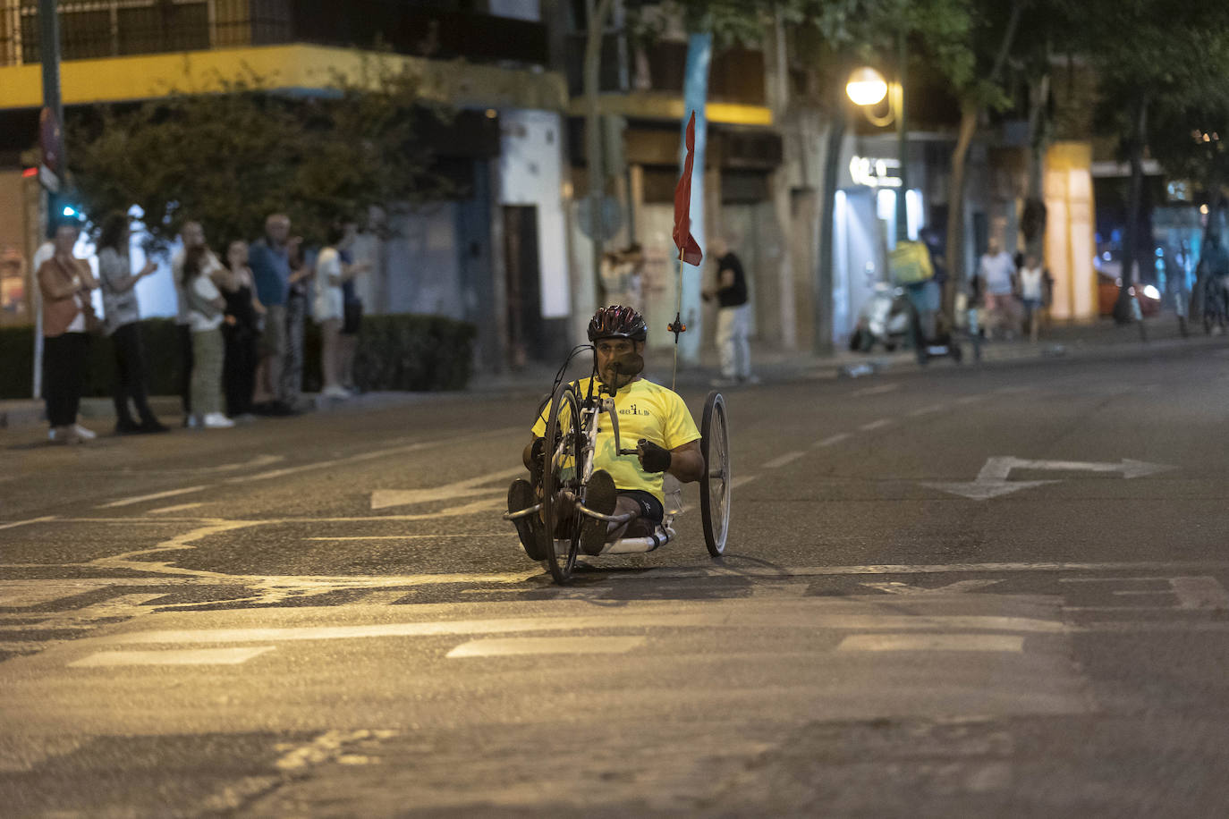 Miles de corredores participan en la Carrera Nocturna de Sevilla 2023