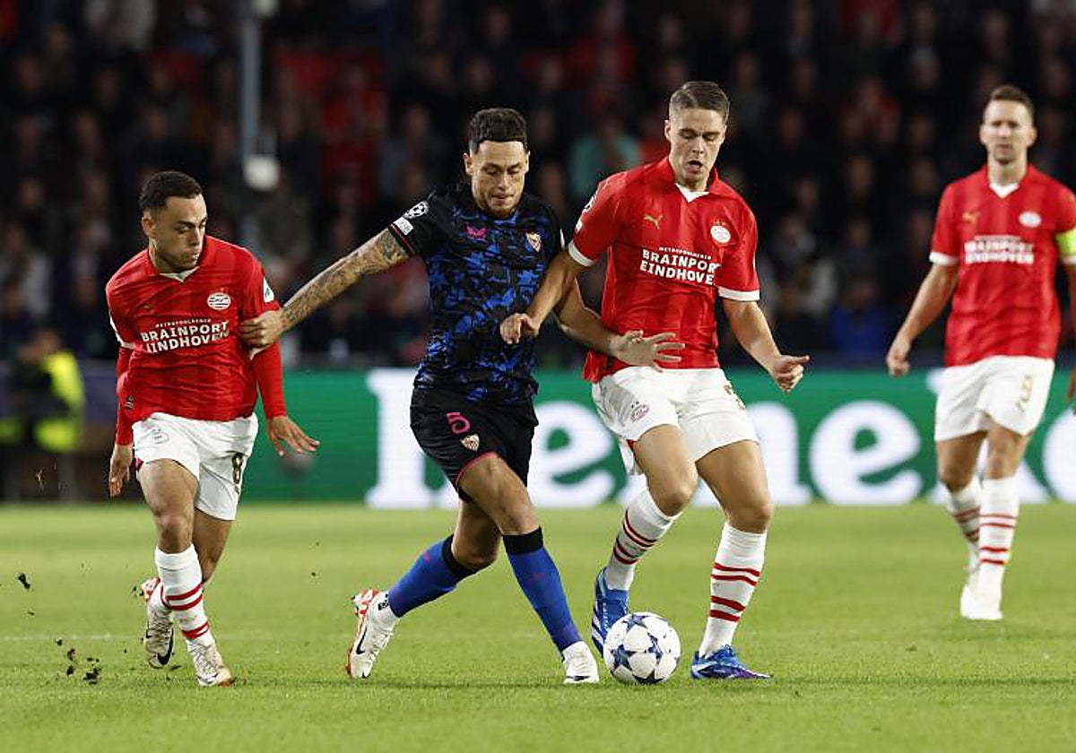 Lucas Ocampos, durante el partido ante el PSV