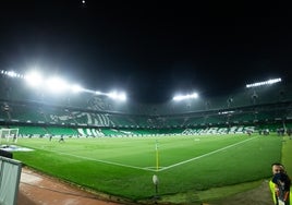 El estadio Benito Villamarín, abierto para la Noche en Blanco