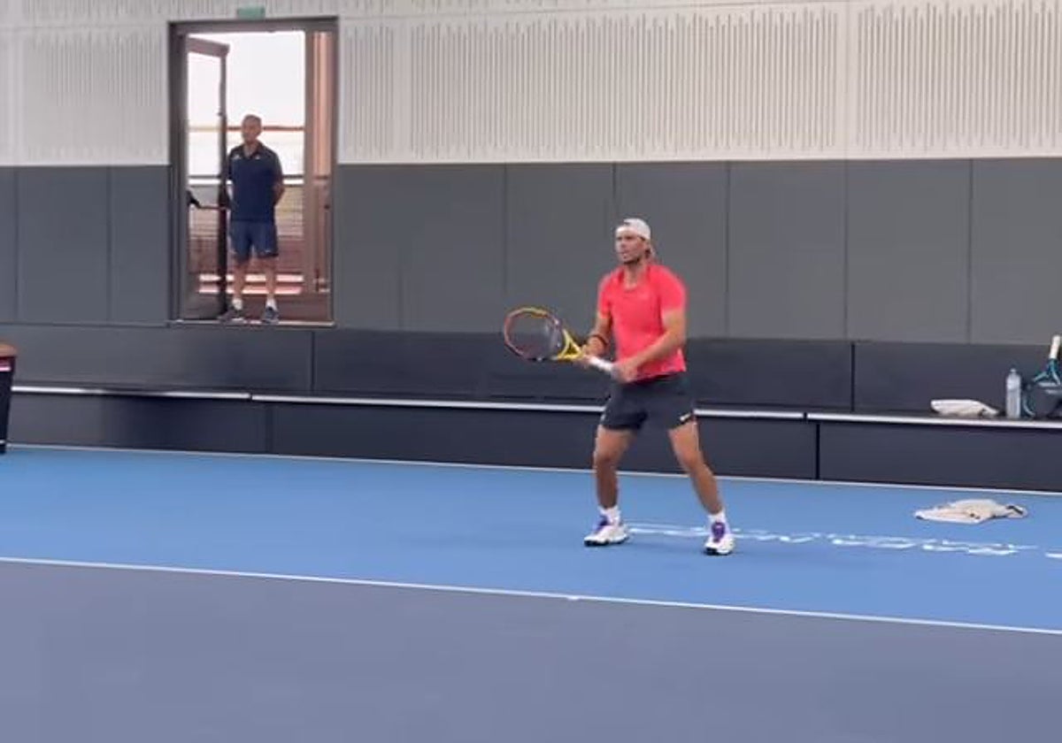 Nadal, entrenando en las pistas de su academia