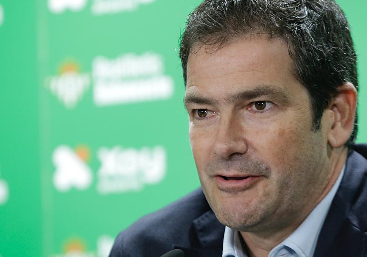 Ramón Alarcón, en la rueda de prensa que escenificó la venta del Betis Baloncesto a Xoy