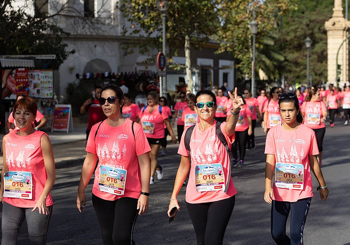 Un grupo de participantes de la Carrera de la Mujer Central Lechera Asturiana 2022