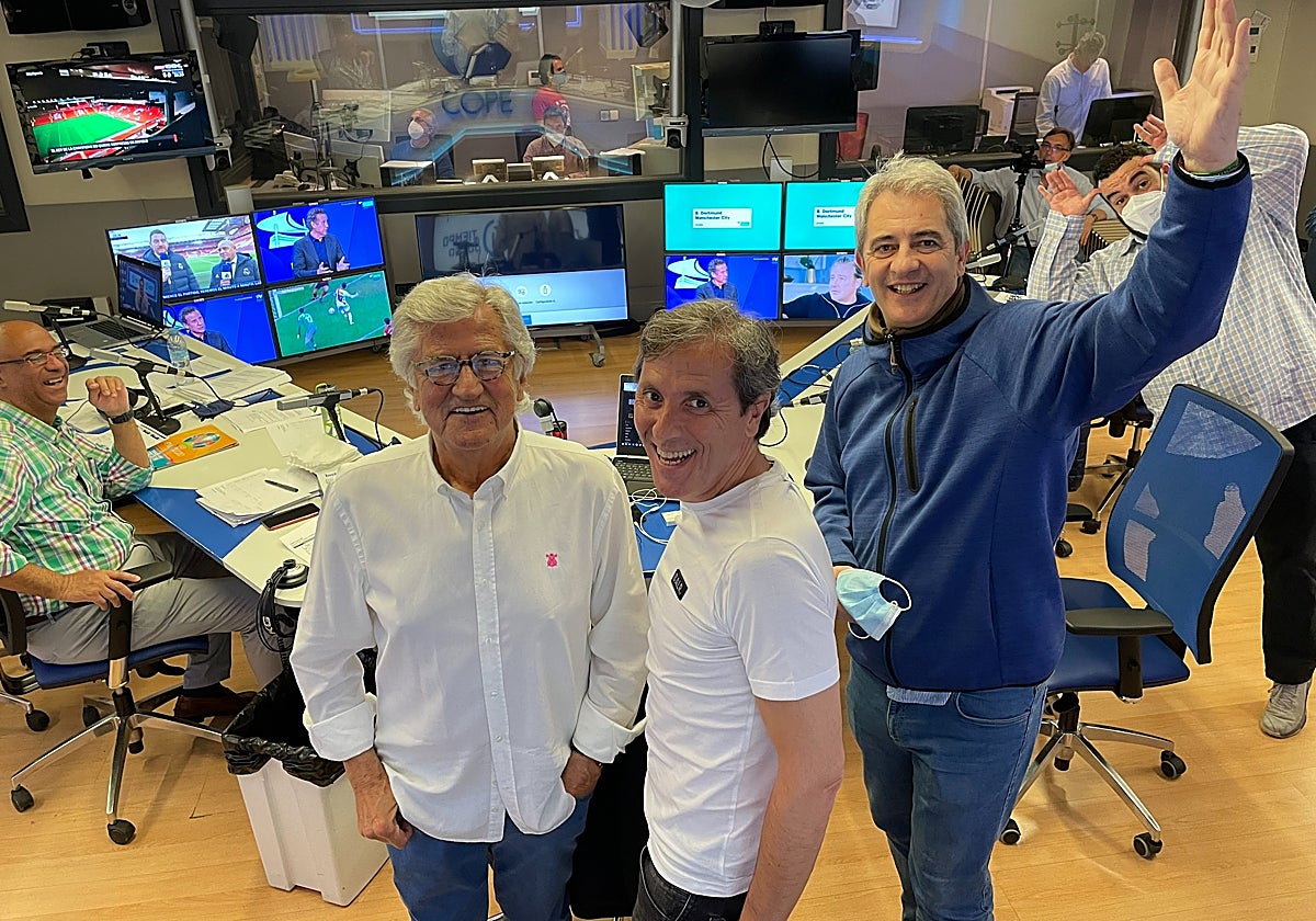 Pepe, Paco y Lama, en el estudio del programa junto a algunos de sus compañeros