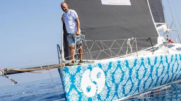 El «Sorolla», de Juan Merediz, navega para estar en la salida de la Global Solo Challenger de La Coruña