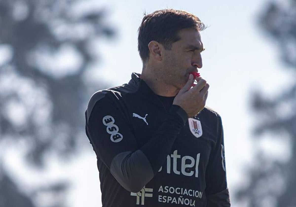 Diego Alonso, durante su etapa de seleccionador de Uruguay
