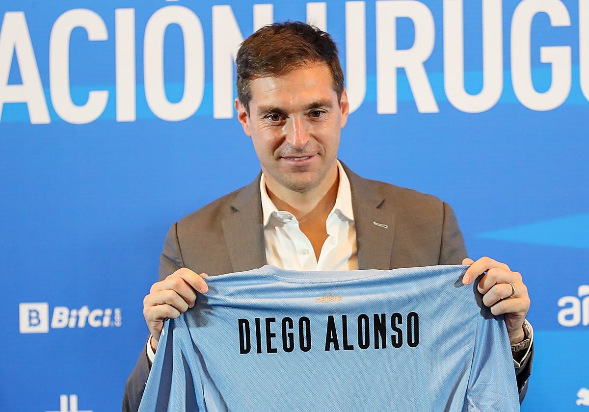 Diego Alonso en su presentación como seleccionador de Uruguay