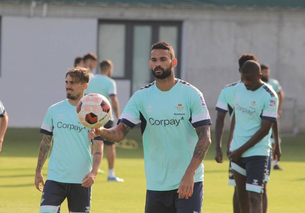 Willian José, durante un entrenamiento del Betis