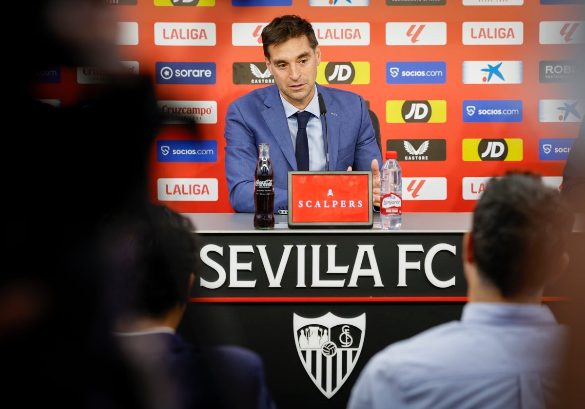 Diego Alonso durante su presentación en la sala de prensa del estadio Ramón Sánchez-Pizjuán