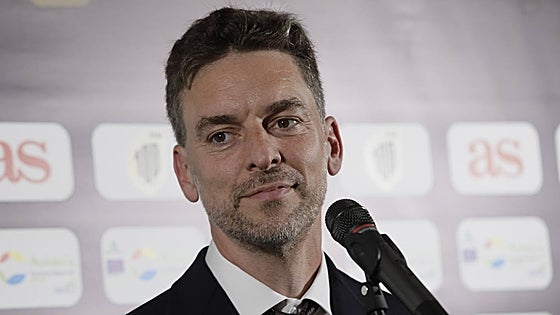 Sevilla rinde tributo a las leyendas de la canasta