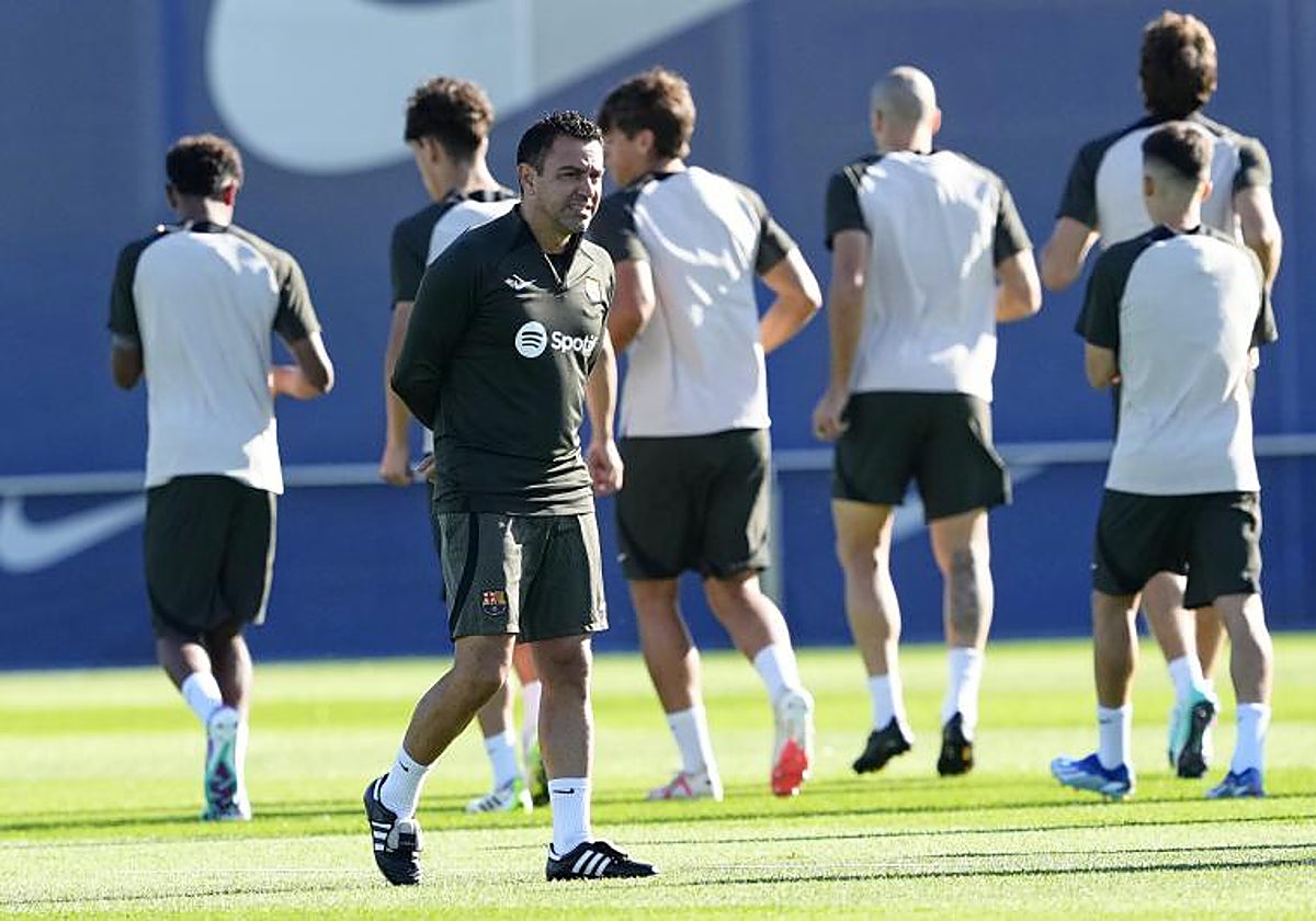 Xavi dirige el entrenamiento de este viernes