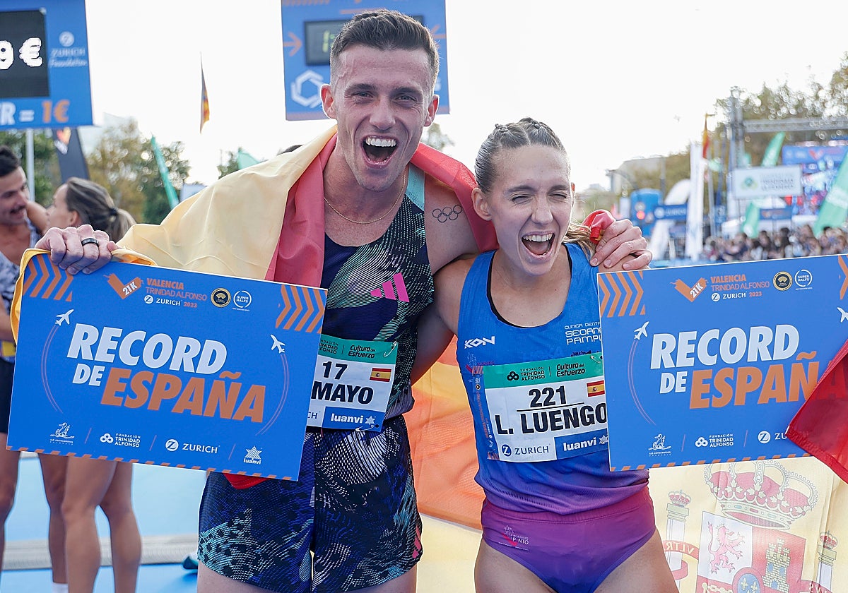 Carlos Mayo y Laura Luengo celebran sus récords de España en la media maratón de Valencia