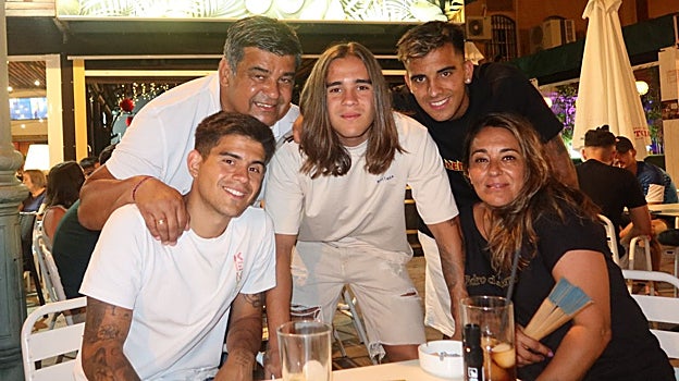 La familia Zalazar, al completo