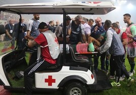 El infierno del derbi griego acaba con un jugador español en el hospital