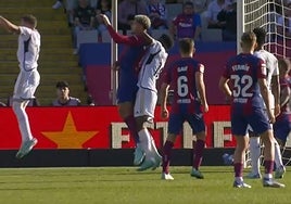 Así fue el posible penalti de Tchouaméni a Araujo