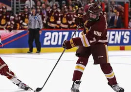 Un jugador de hockey hielo muere con el cuello seccionado por la cuchilla de un patín