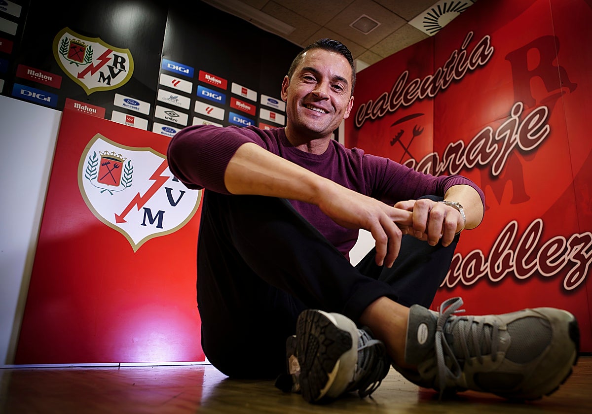 Francisco, entrenador del Rayo, durante su entrevista con ABC