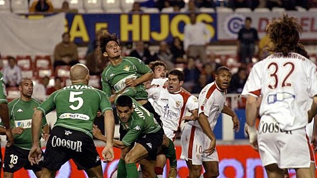 Lance del derbi Sevilla - Betis de la temporada 2004-2005