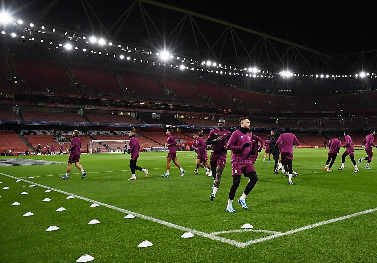 Entrenamiento del Sevilla FC en el Emirates Stadium