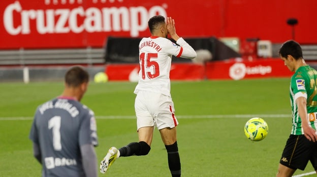 En-Nesyri celebra el único gol del derbi Sevilla - Betis de la temporada 2020-21