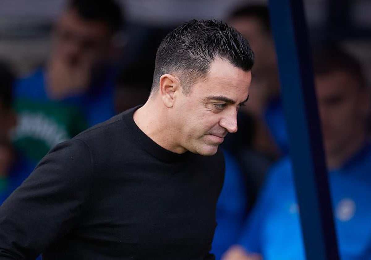 Xavi, durante el partido ante el Alavés