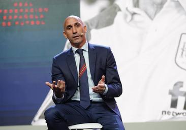 Rubiales pide al TAD el archivo de su expediente y denuncia su «linchamiento»